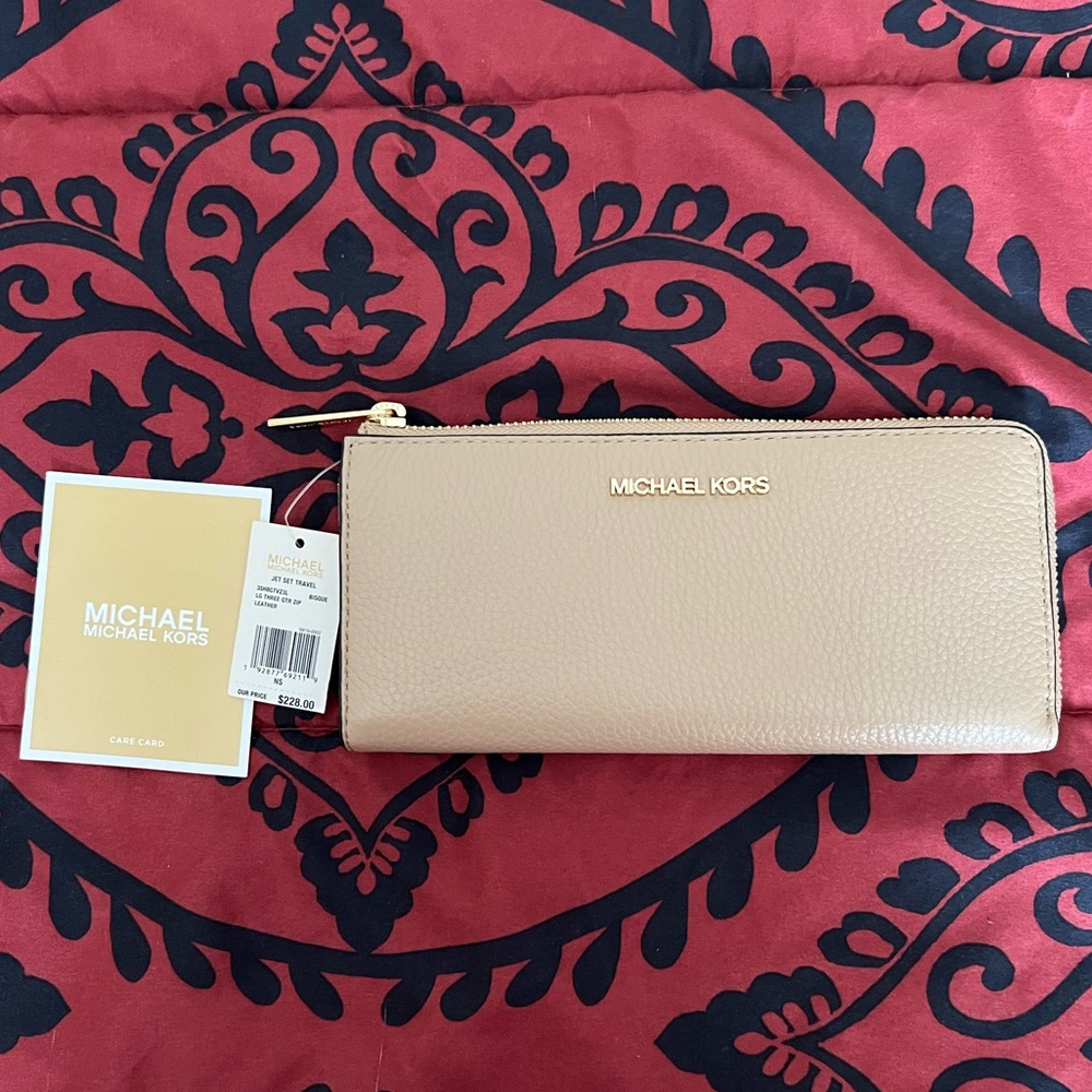 MICHAEL KORS Saffiano Leather Jet Set Travel Bisque Quarter Zip Wallet NWT